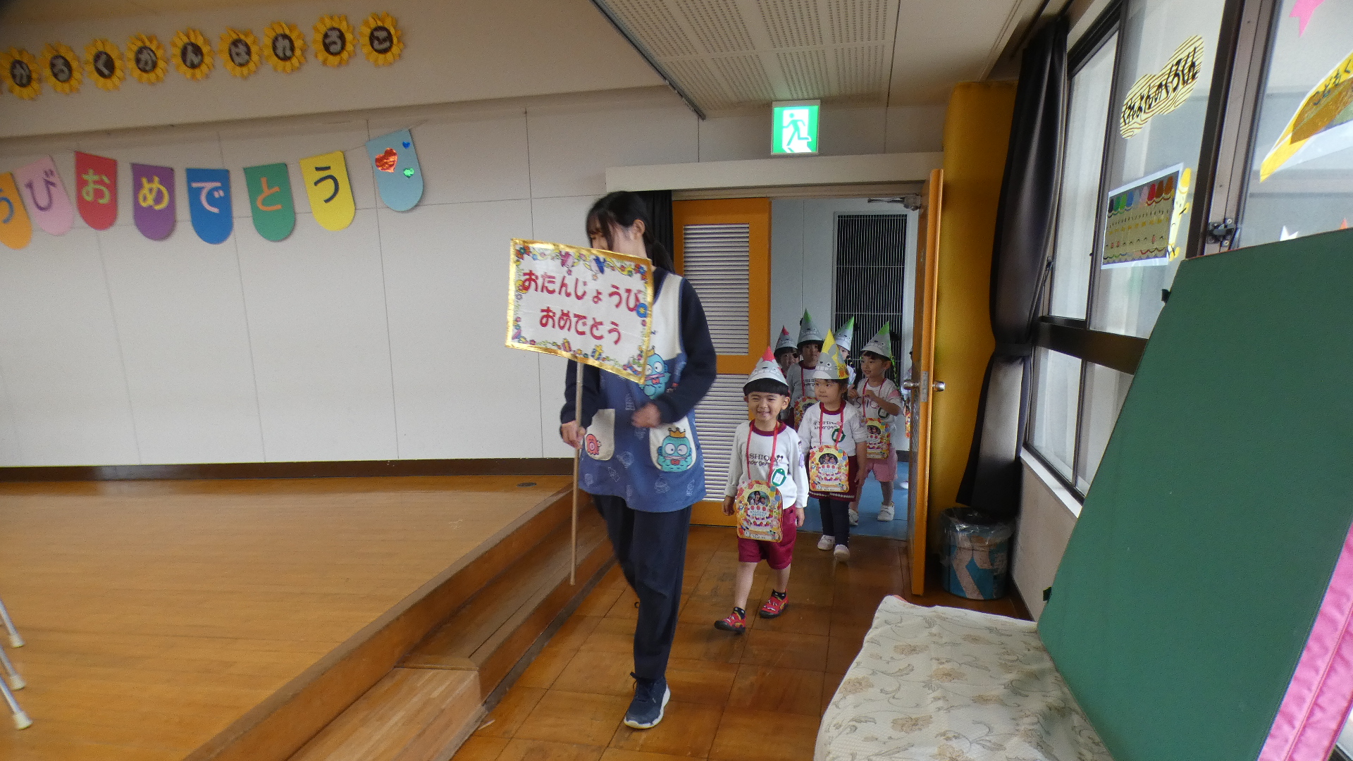 元気に入場！！