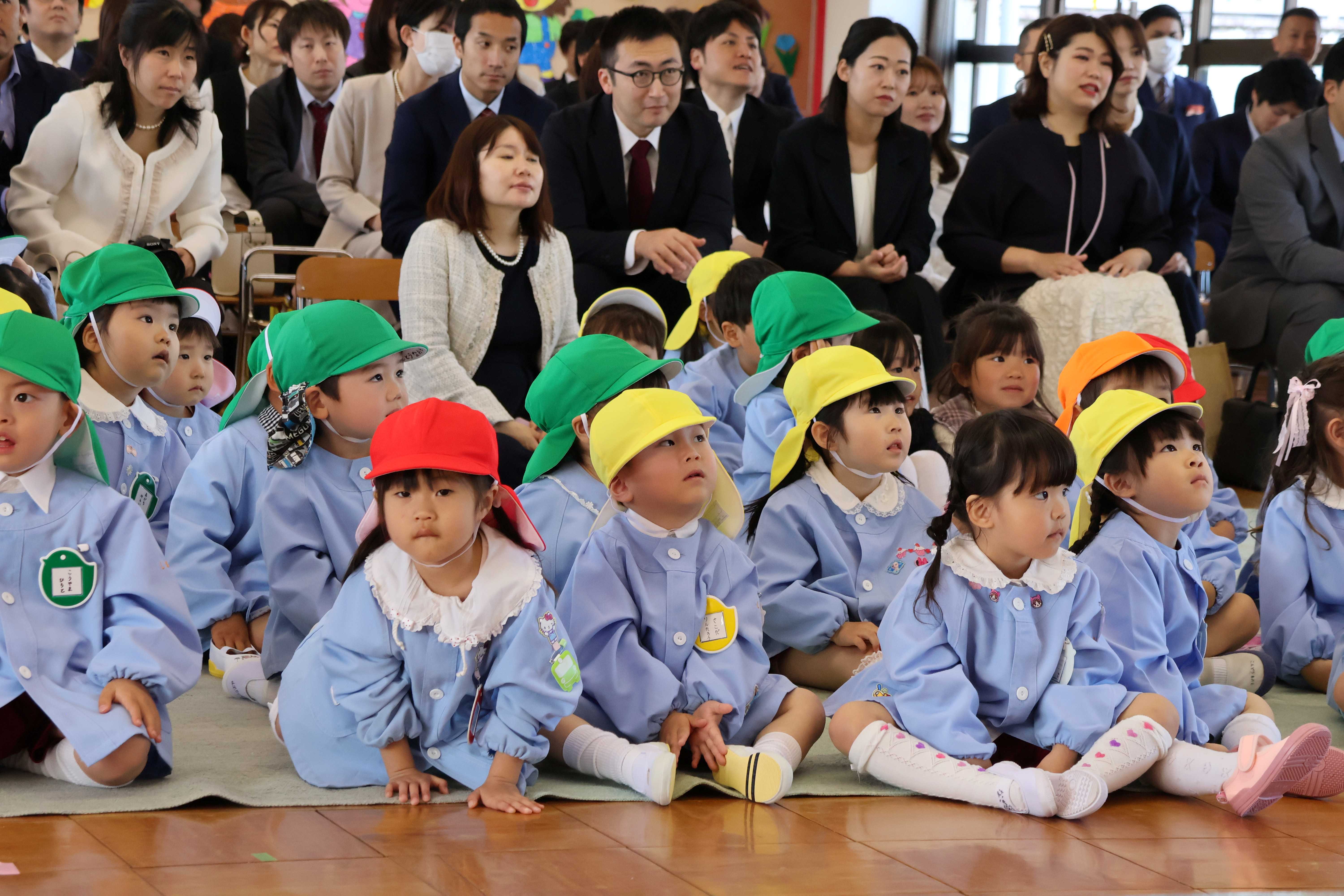 とってもお利口にお話や出し物見てくれました。