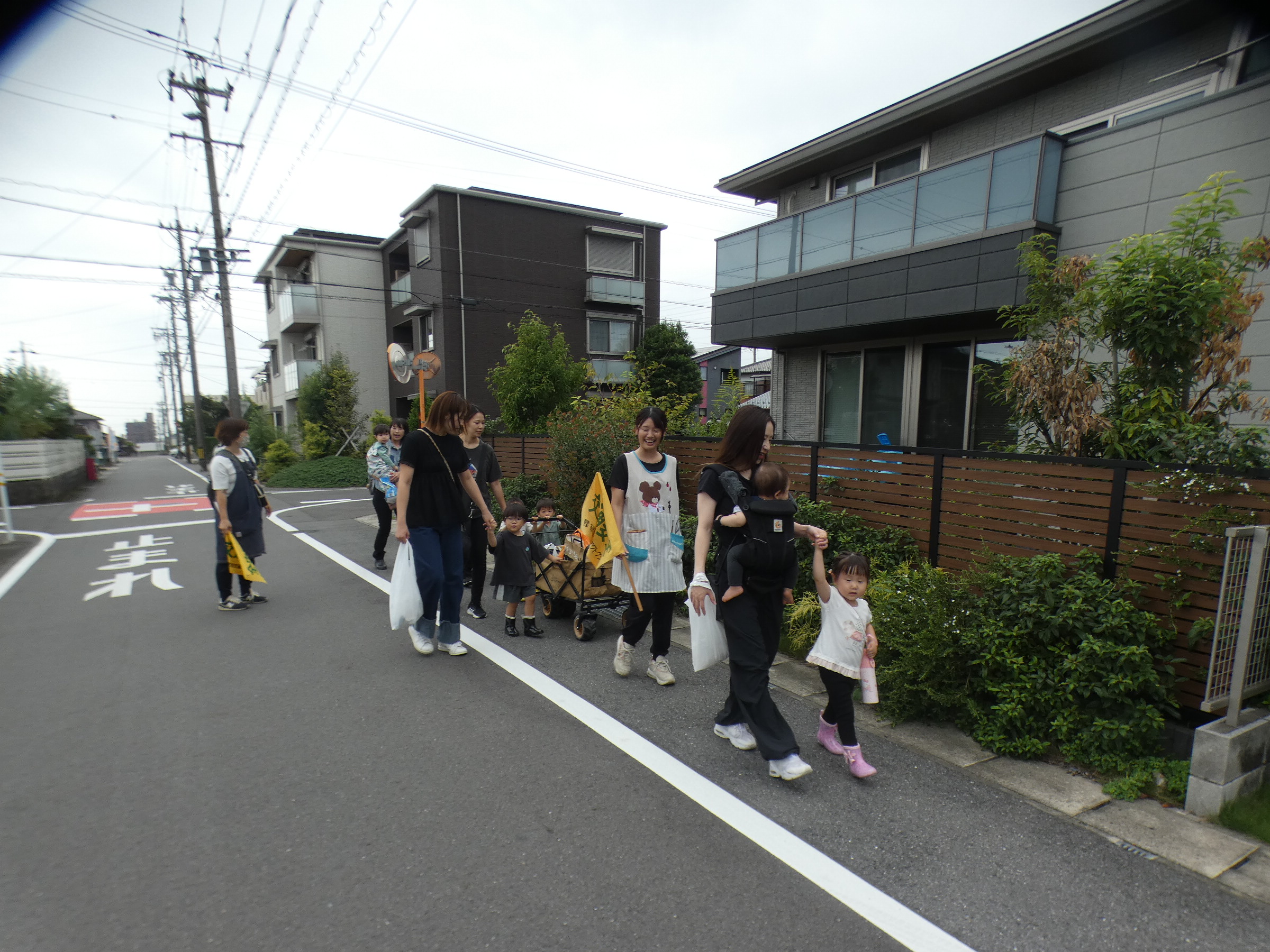 ３百メートルほどのところまでみんなで歩いていきました。