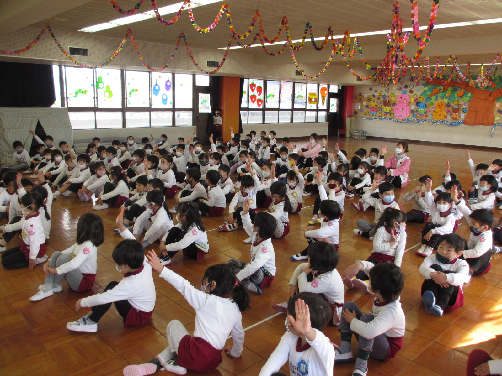 「三学期頑張りたいものを決めた人？」