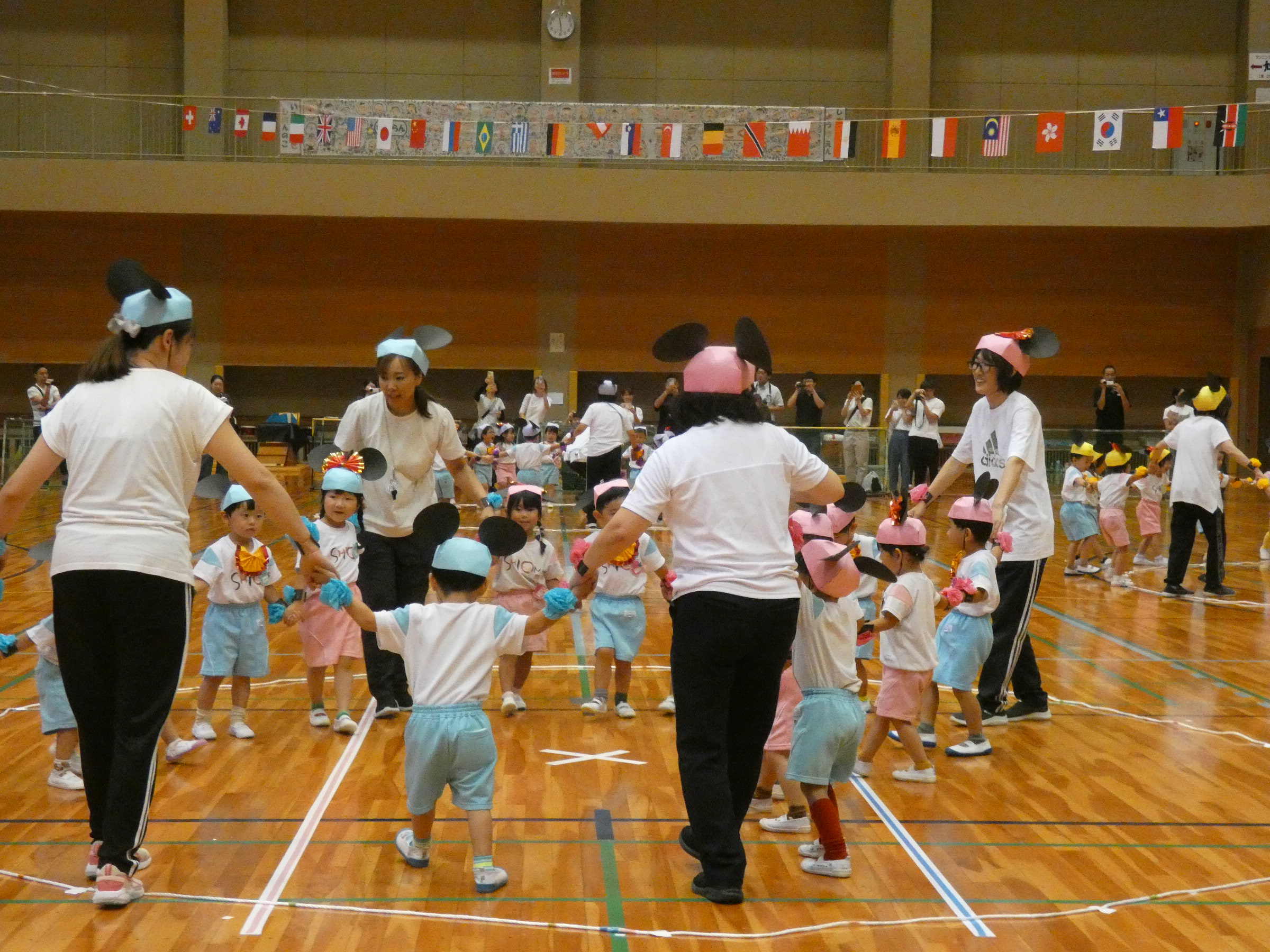 ダンスはミッキーマウスのダンスでした。つくしさんも頑張って踊りました。