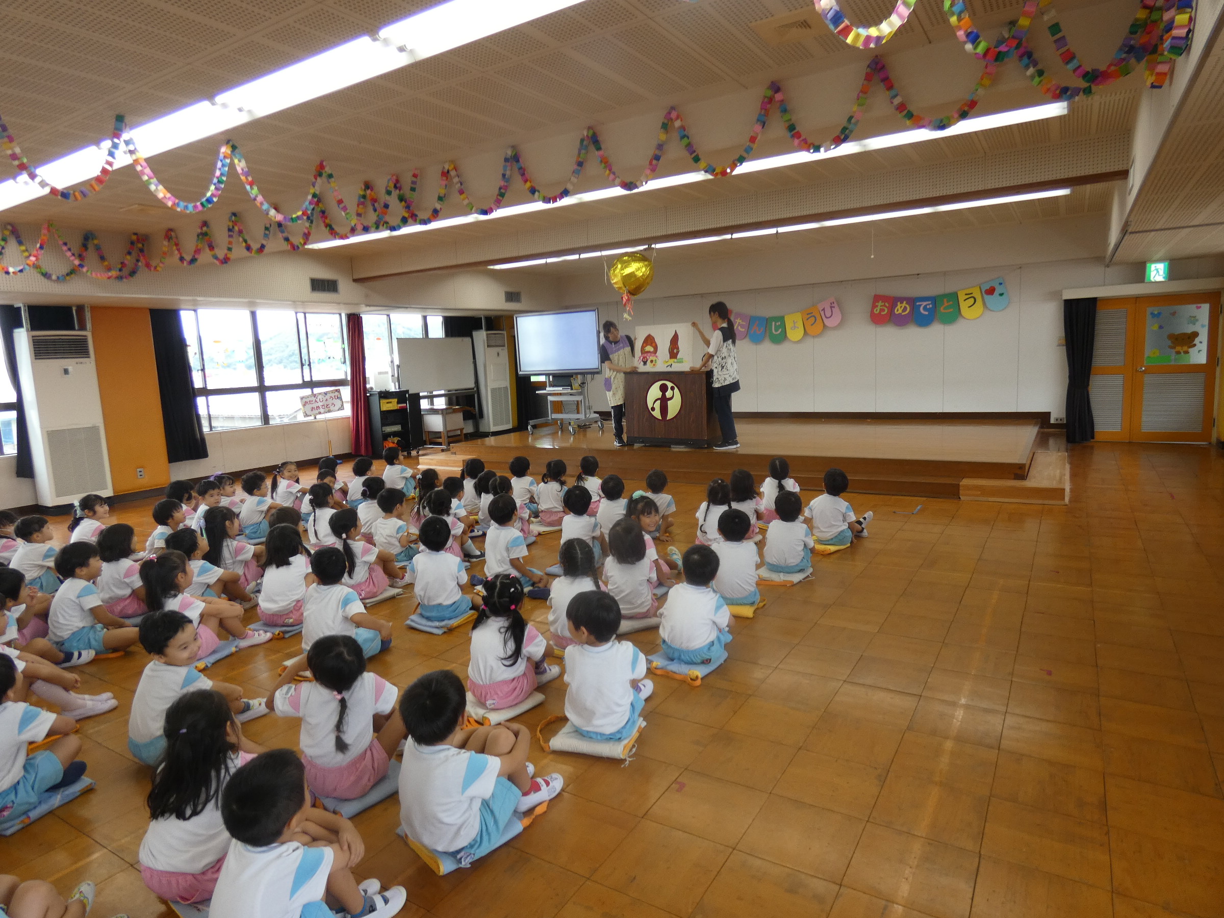 先生からは『薩摩のお芋』という絵本を読んでもらいました。もうすぐ楽しみな芋ほりがあります。