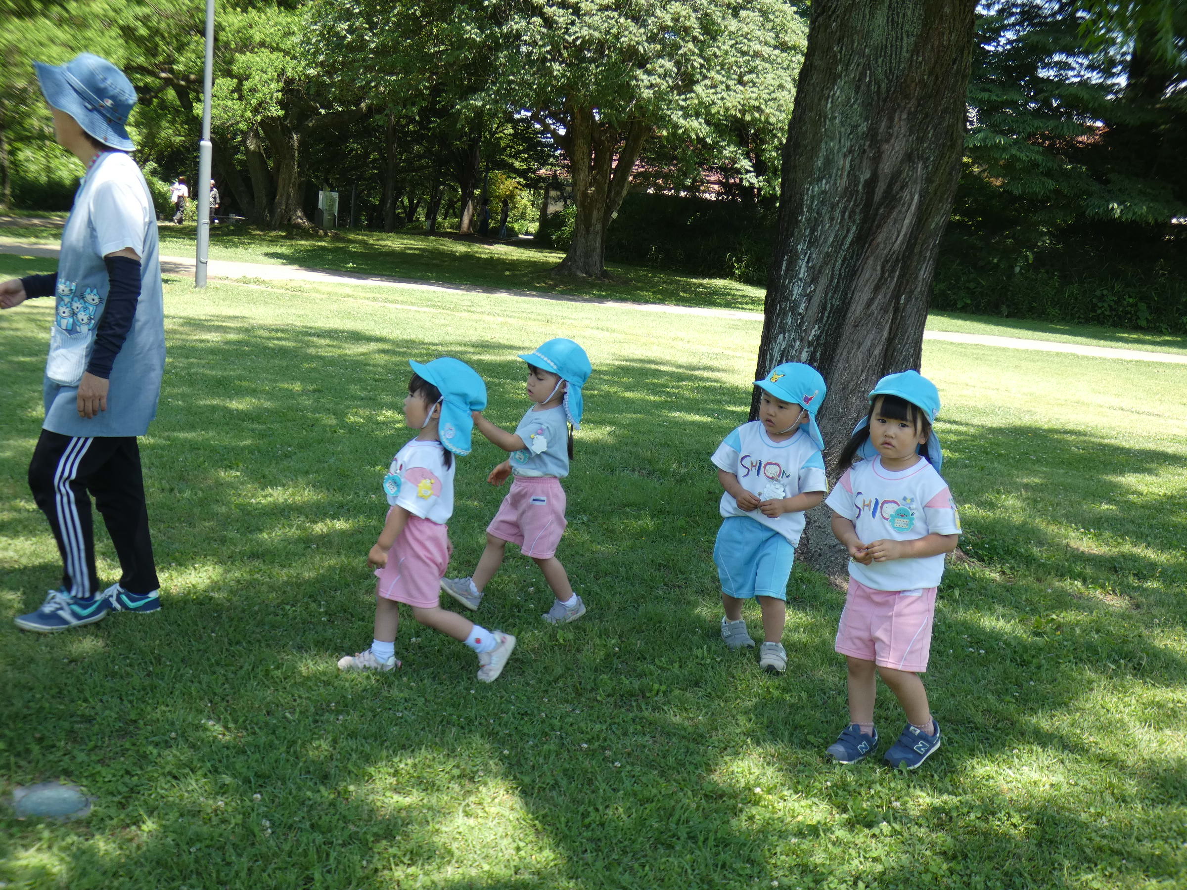 つくし組さんもバスに同乗し、学びの森散策に行きました。