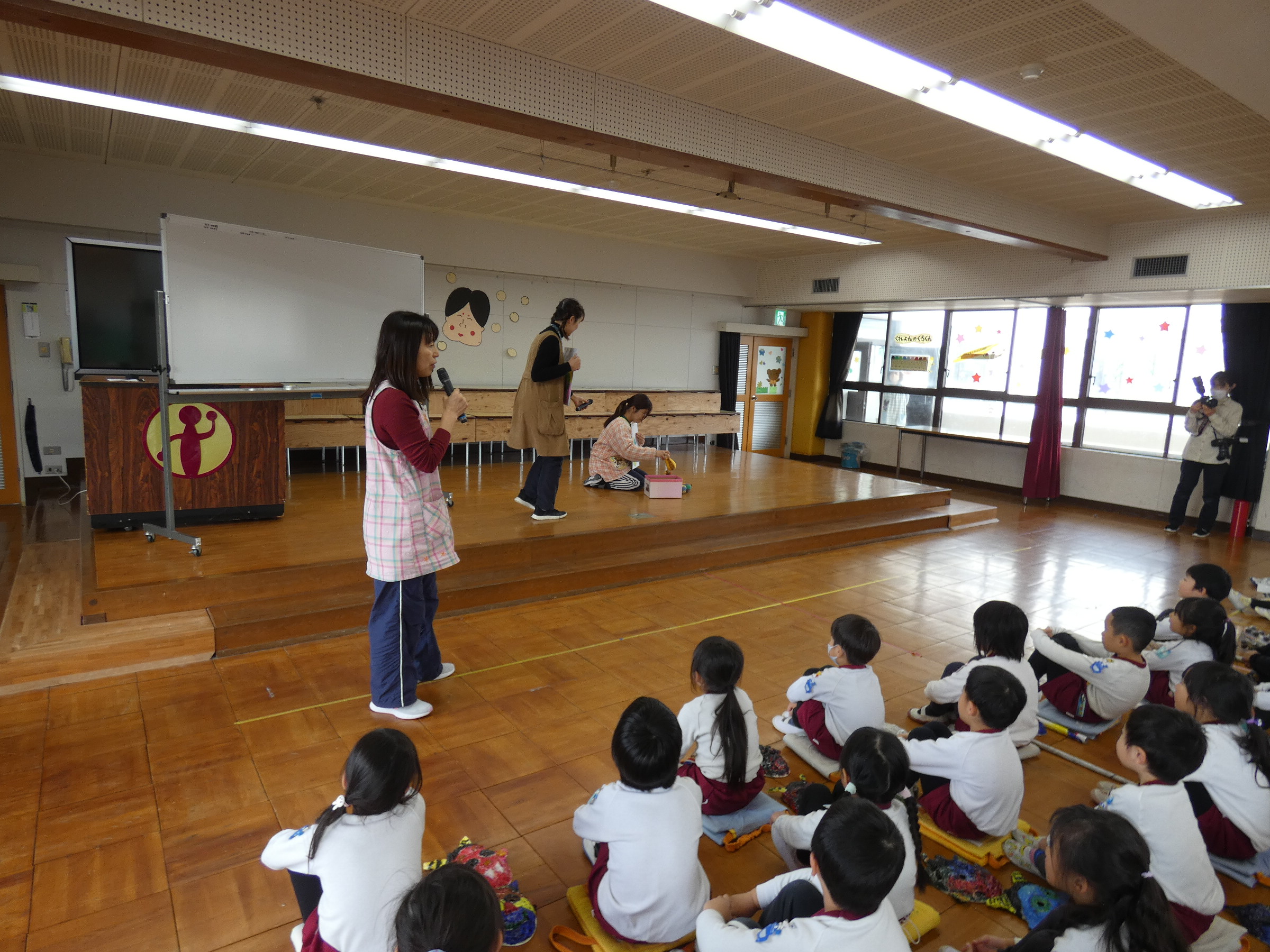 先生たちの寸劇で心の鬼を見つけます！