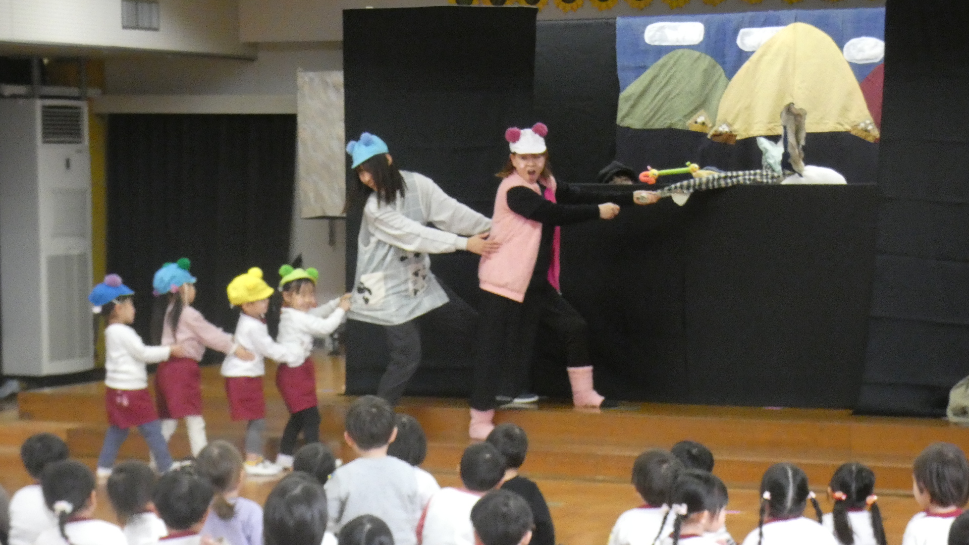 最後は代表に出てきてもらって大きなかぶの劇を一緒に演じました！