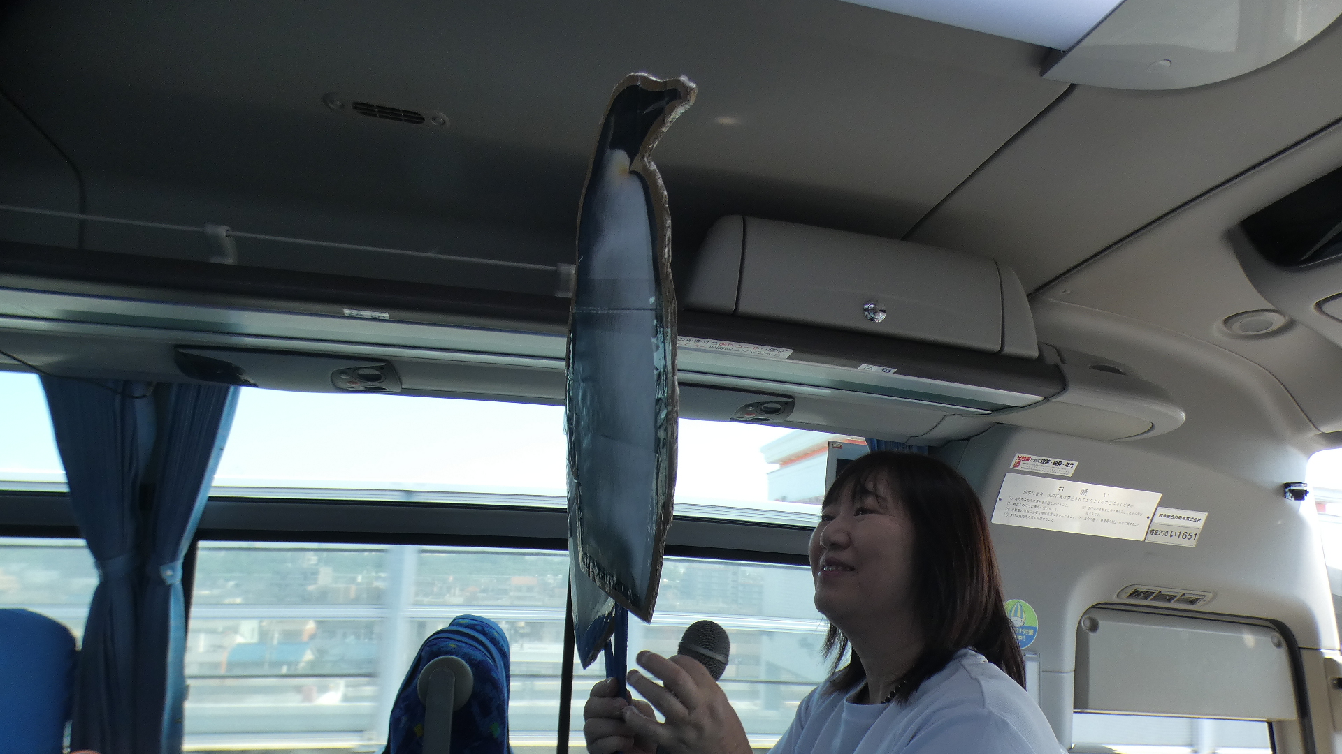 バスの中では名古屋港水族館に関するクイズ大会（●×クイズ）をしていきました。