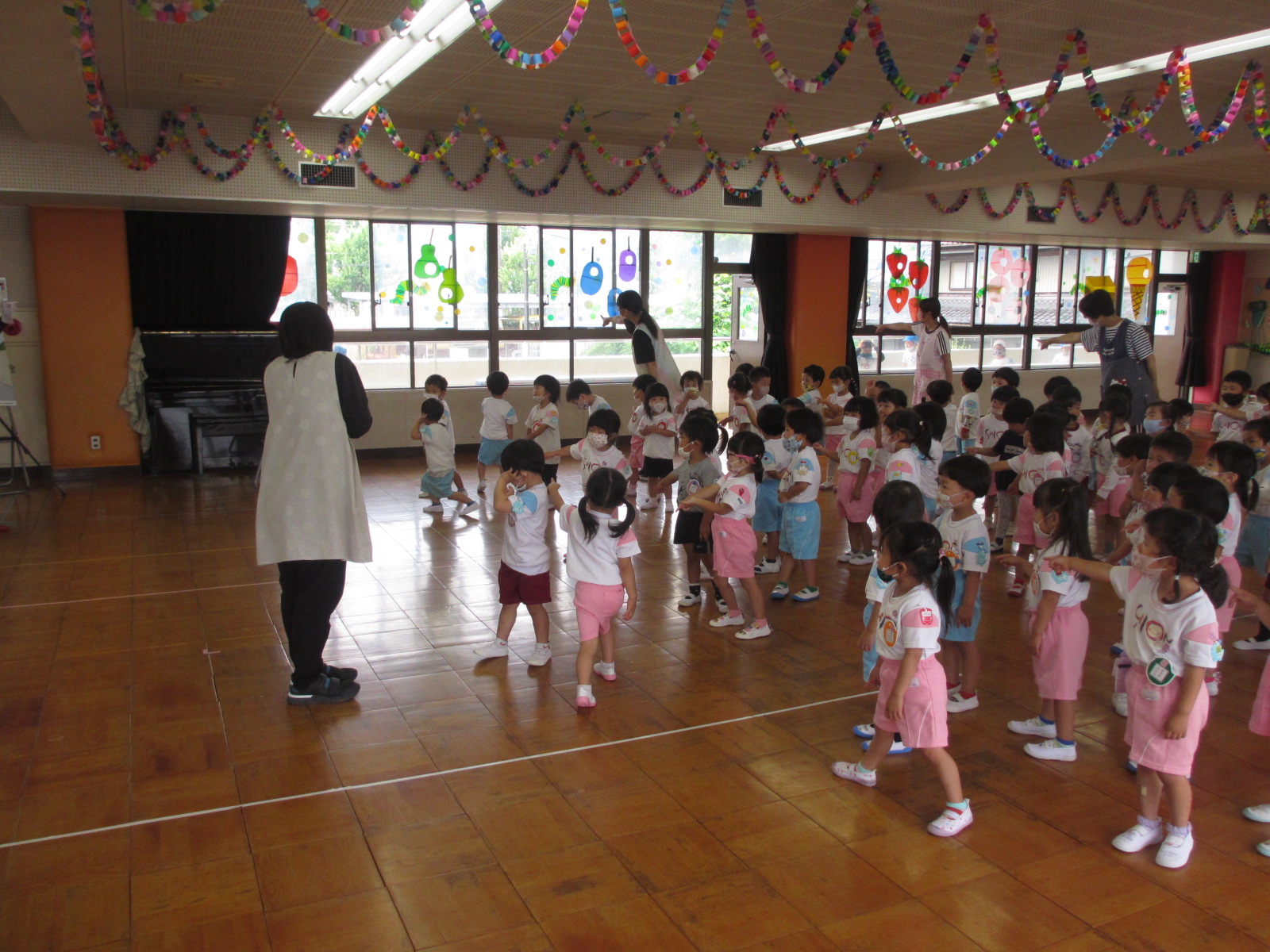 最後は交通安全の約束「右よし！左よし！右よし！前よし！
！後ろよし！　しおんのよいこはとびだしをしません！」と大きな声で唱えました。