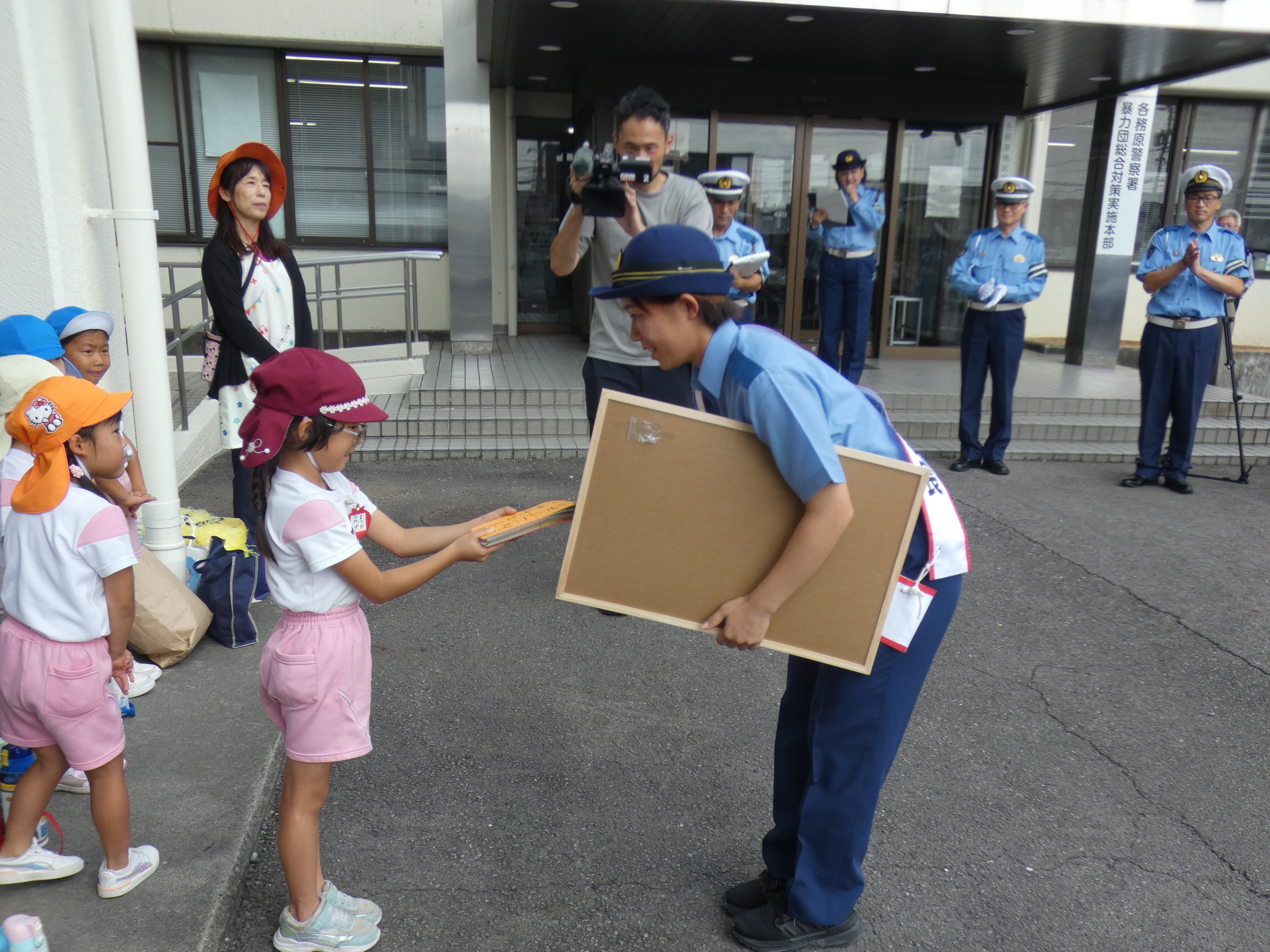 パネルと一緒に一人ずつが書いた「僕の私の安全宣言」も渡しました。