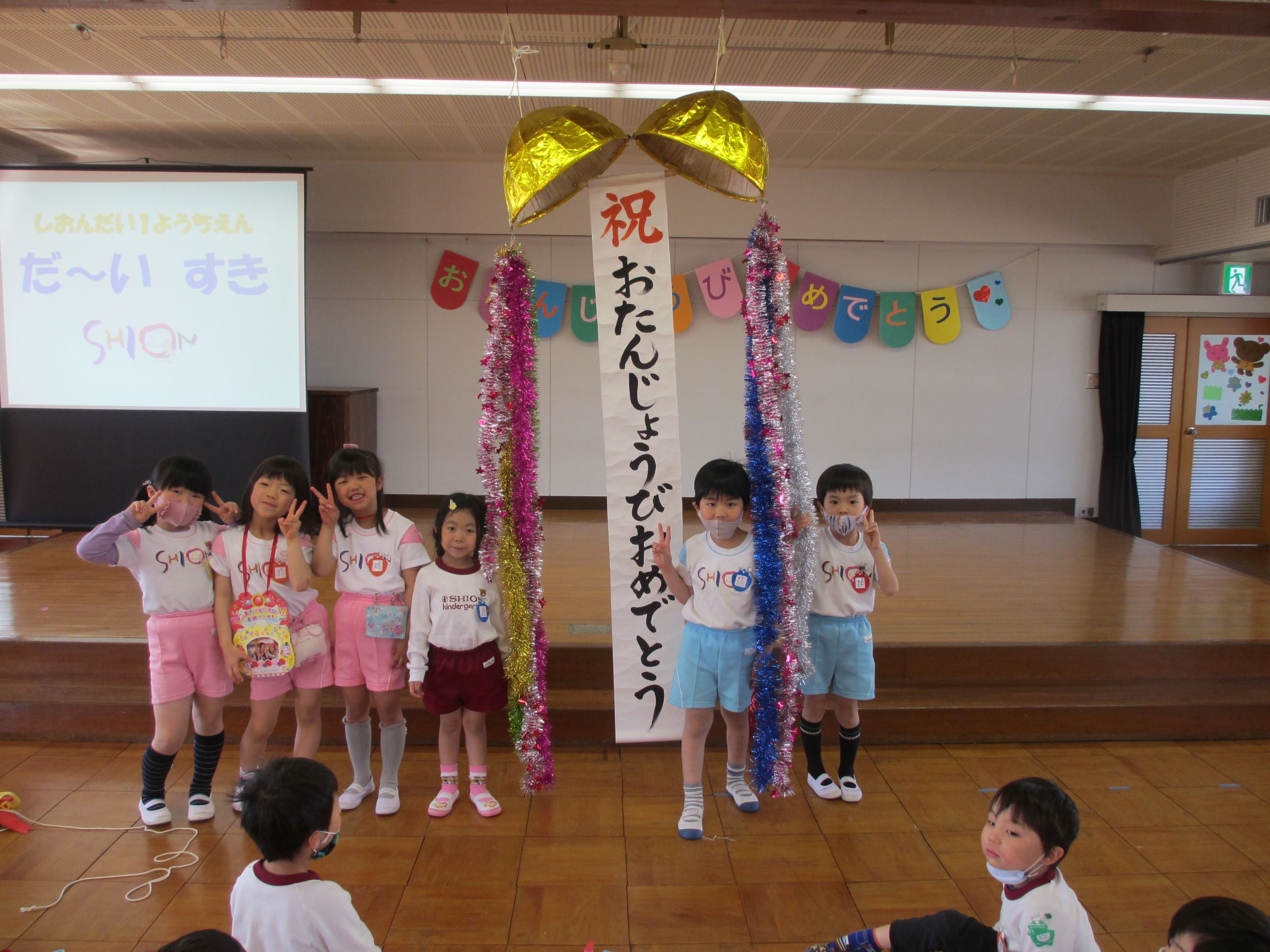 誕生日おめでとうございます。健康第一！これからもすくすく元気に育つことお祈りしています☆
