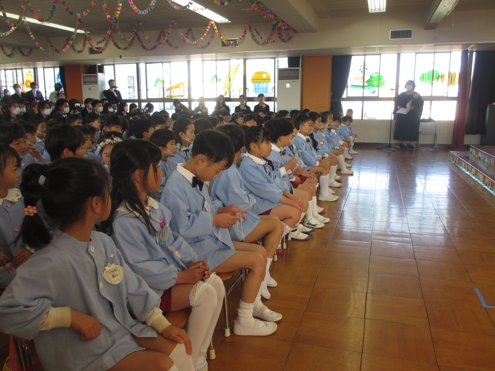 コロナで何回かに分けていた卒園式でしたが今年は一斉に行うことができました。保護者の皆様にも各家庭２名参加していただき、以前のような卒園式となりました。