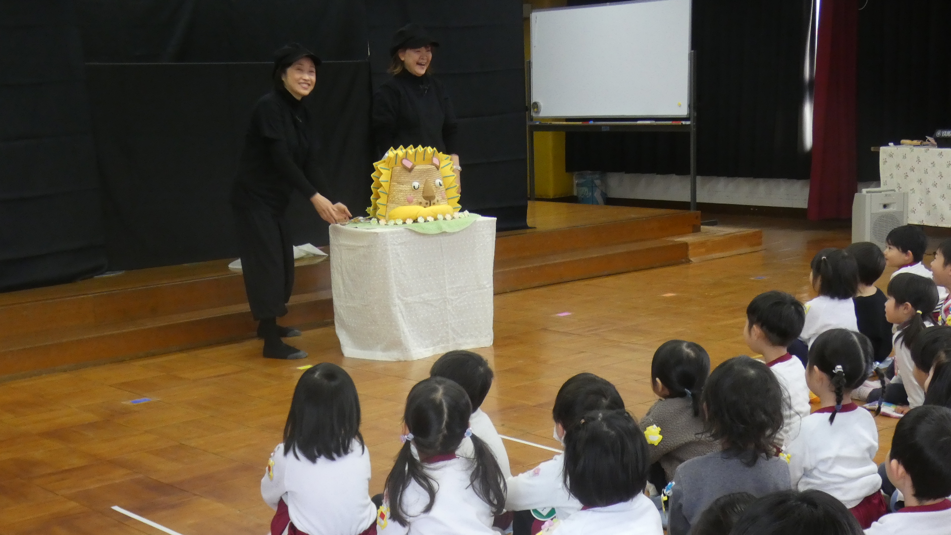 ライオンさんが夢を見ているお話。なんと！頭にお花が咲いたのです。