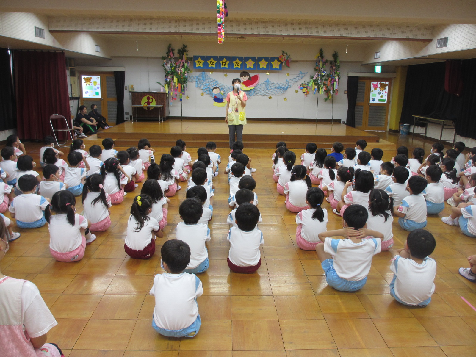 年長さん
姿勢もよくお話がしっかりと聞けました。