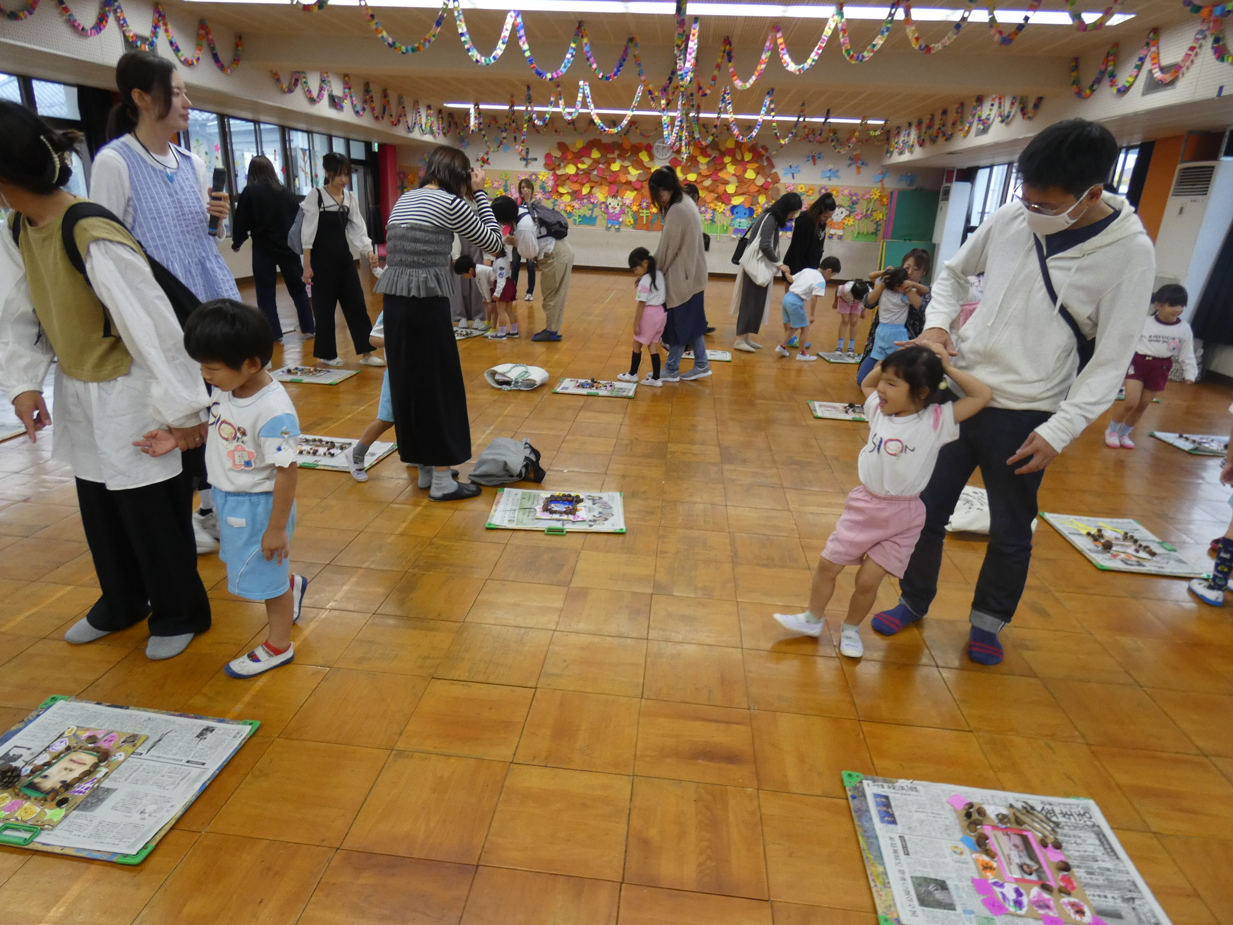 みんなでお友だちの作品を鑑賞して回りました。