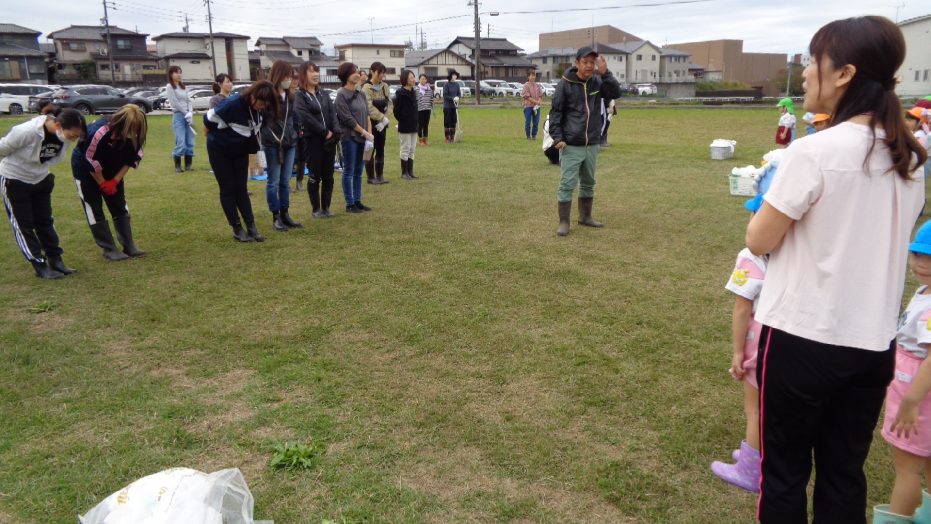 お手伝いの役員の皆さんにお願いしますと元気に言ってスタートしました。（役員さん方にありがとうございました）