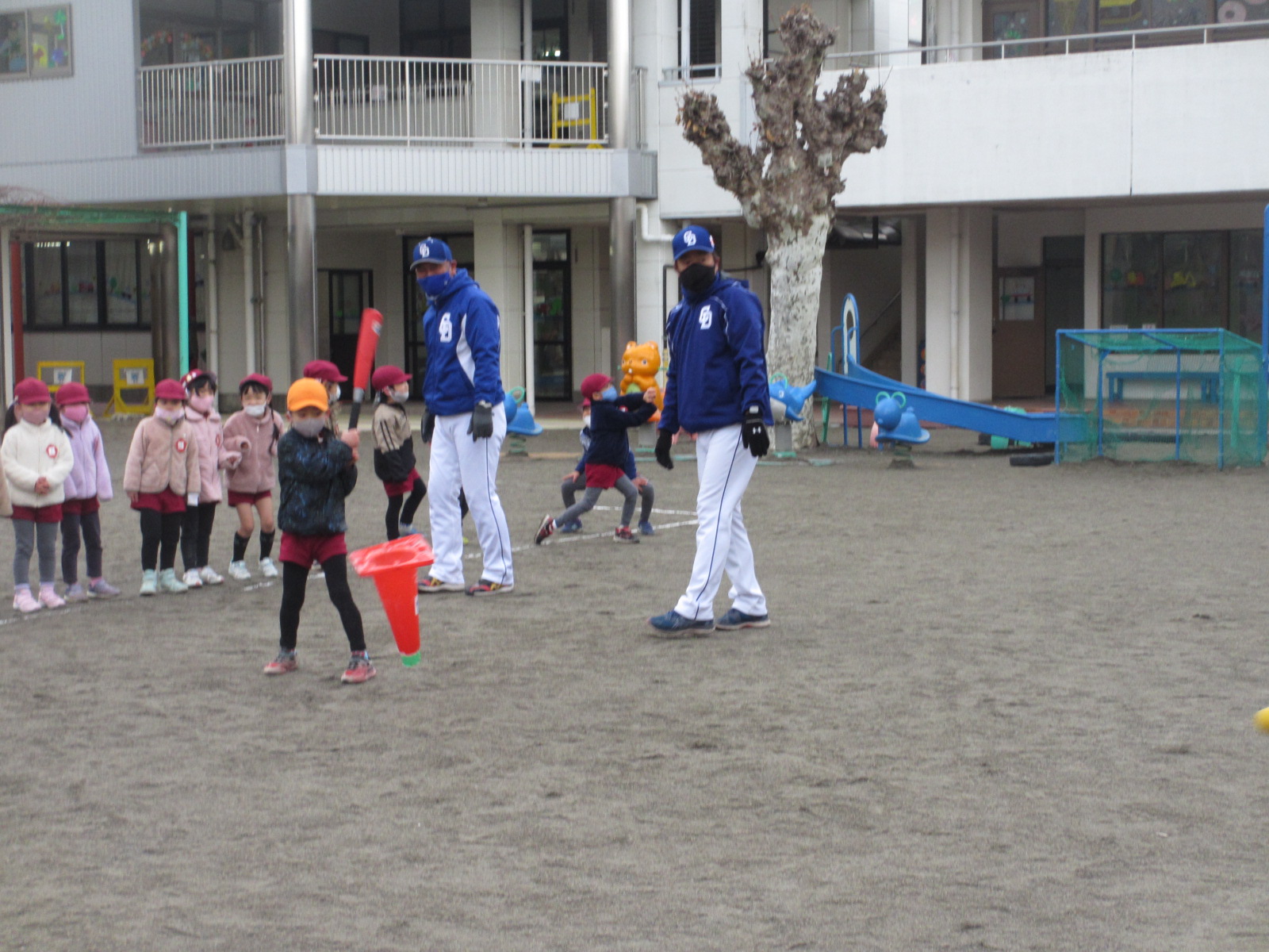 どの子も真剣です。上手に飛ばすようになりました。