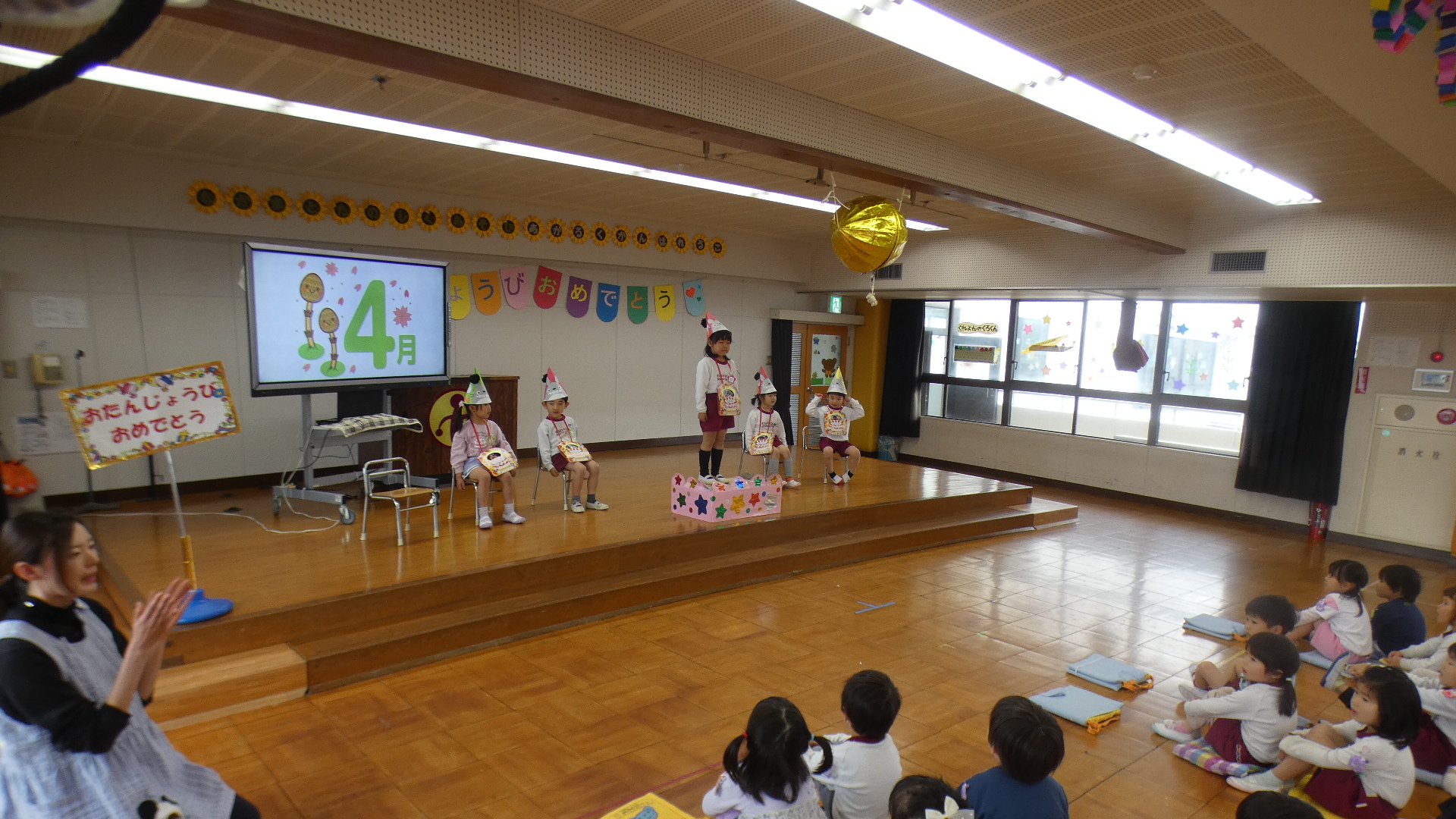 年中さんの誕生会！今年のスピーチは好きな物（食べ物・スポーツ・テレビetc）を発表してもらいます。
