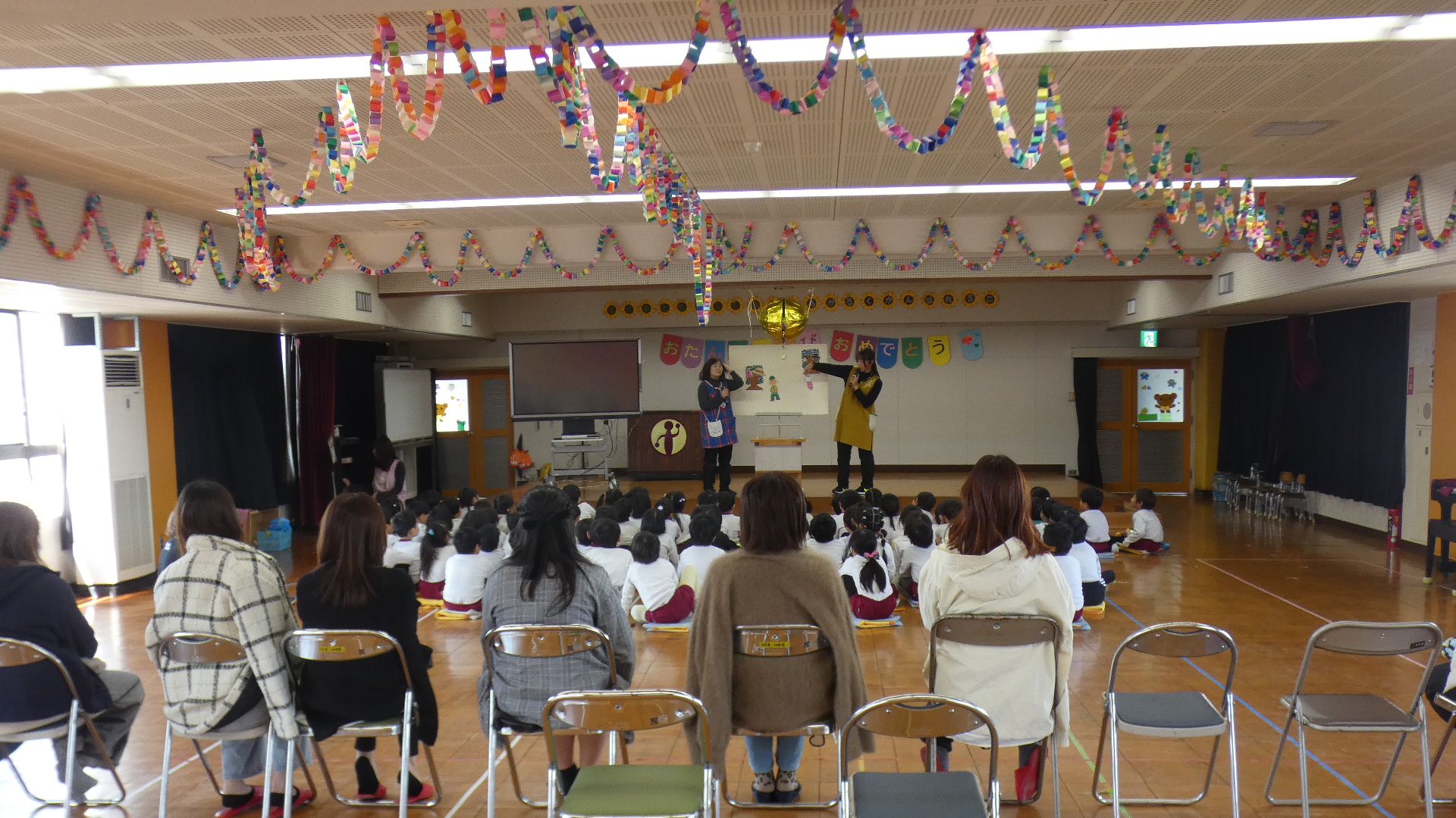 年長さんは『不思議な帽子』のお話です。