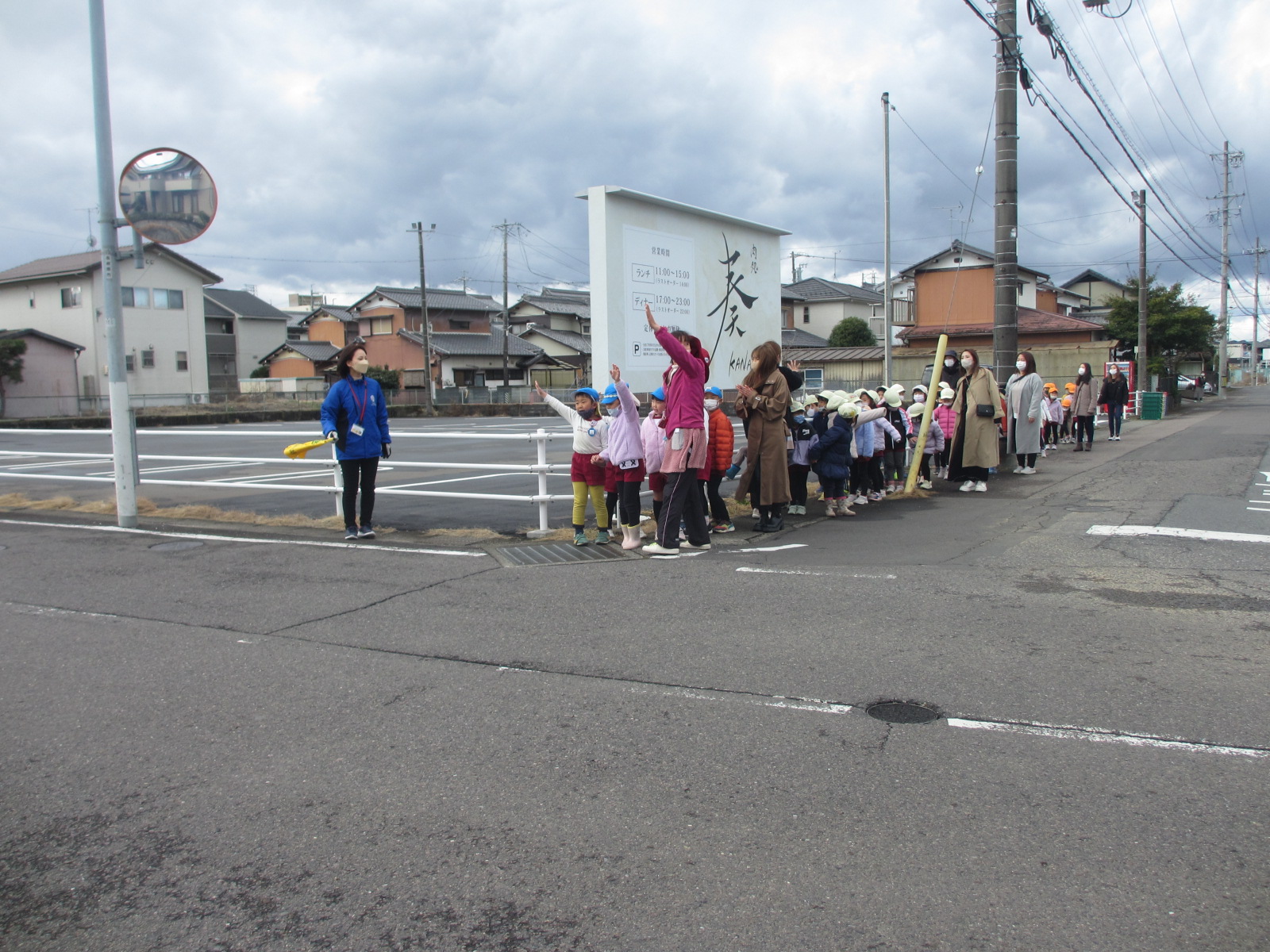 横断歩道の無いところは心配です。