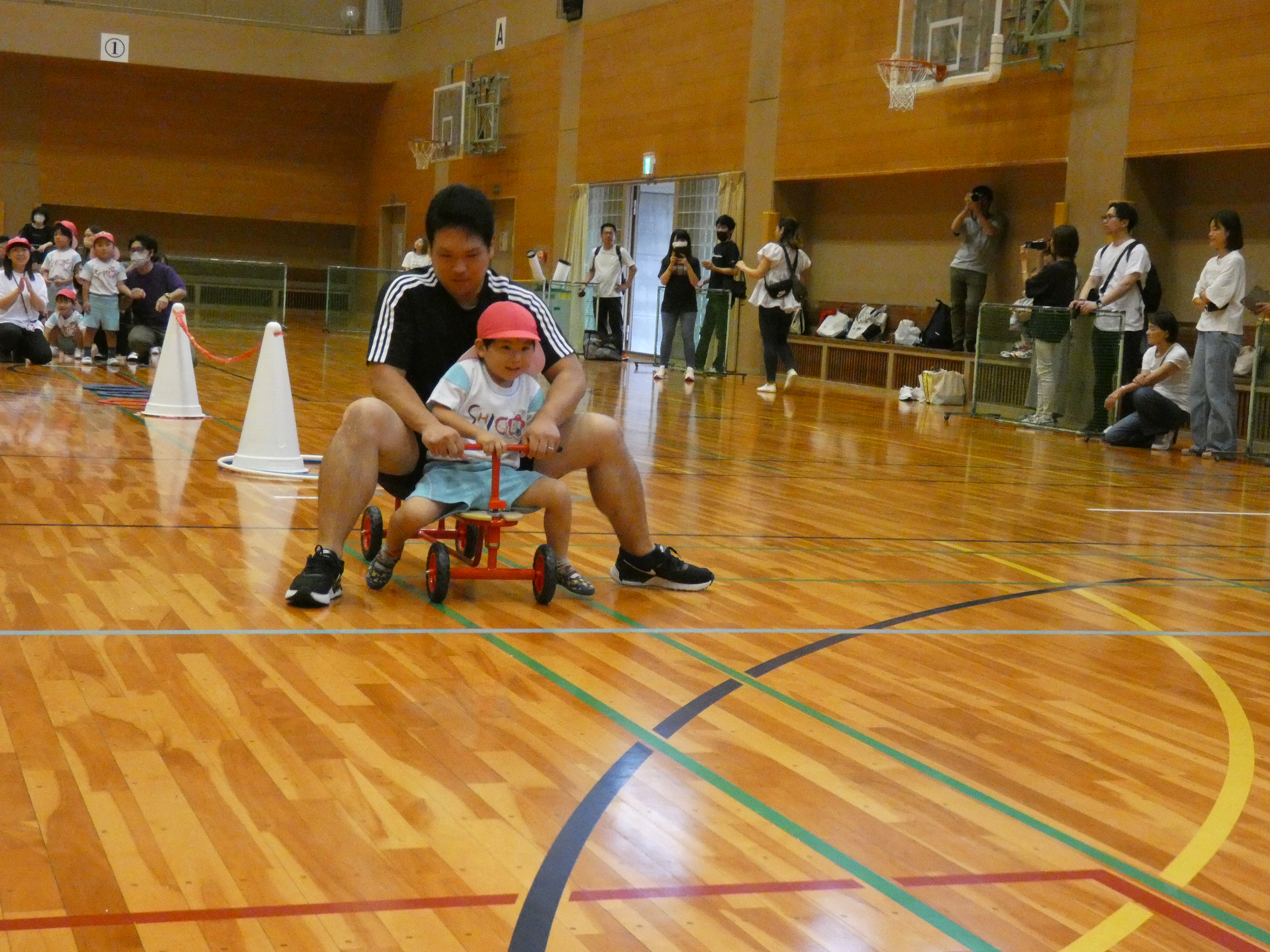 親子協力してキックしてゴールに向かいました。