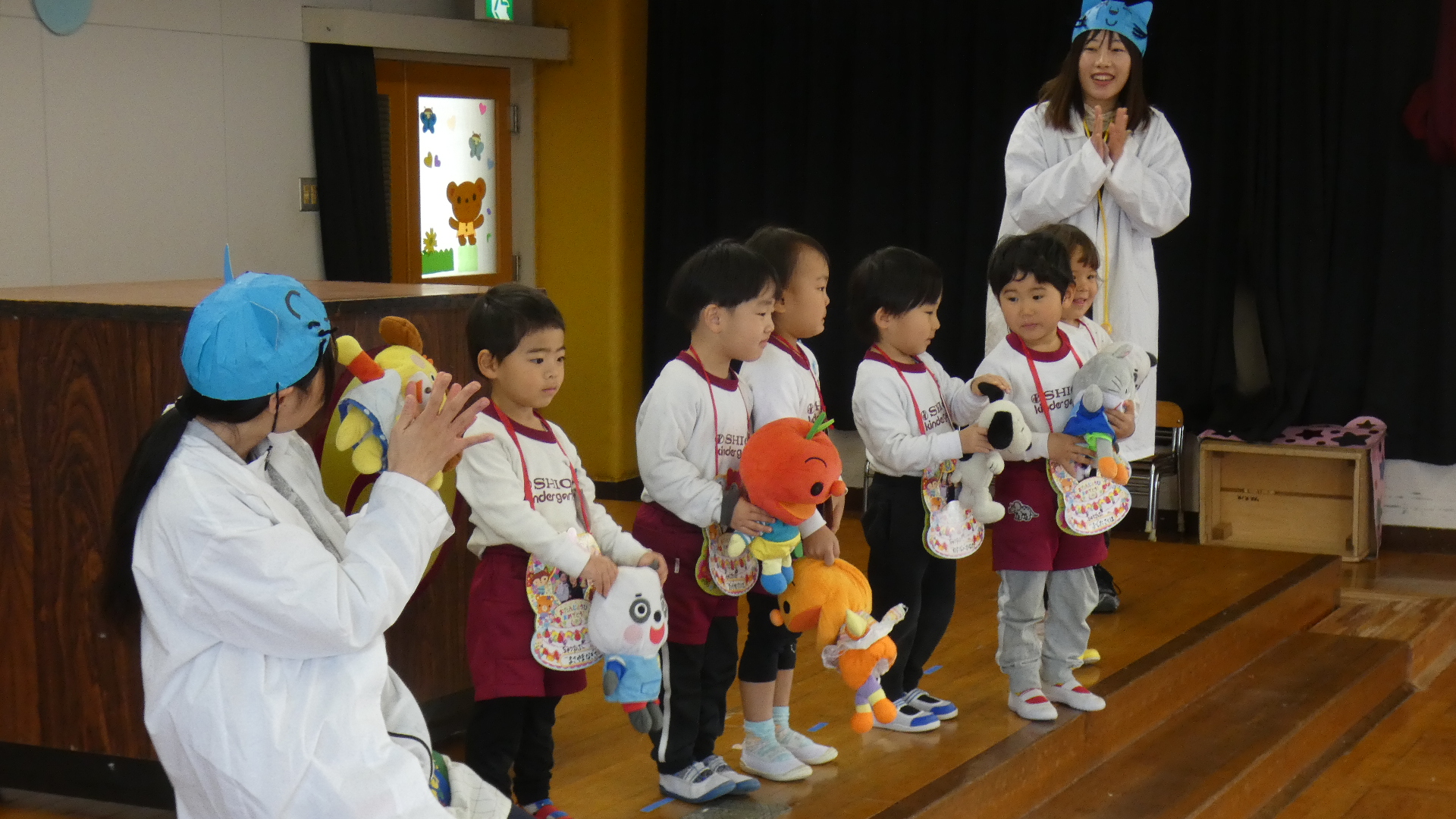 先生からは『猫のお医者さん』のお話。最後は誕生の日の子が赤ちゃんが生まれるのを助けました。７匹生まれました！