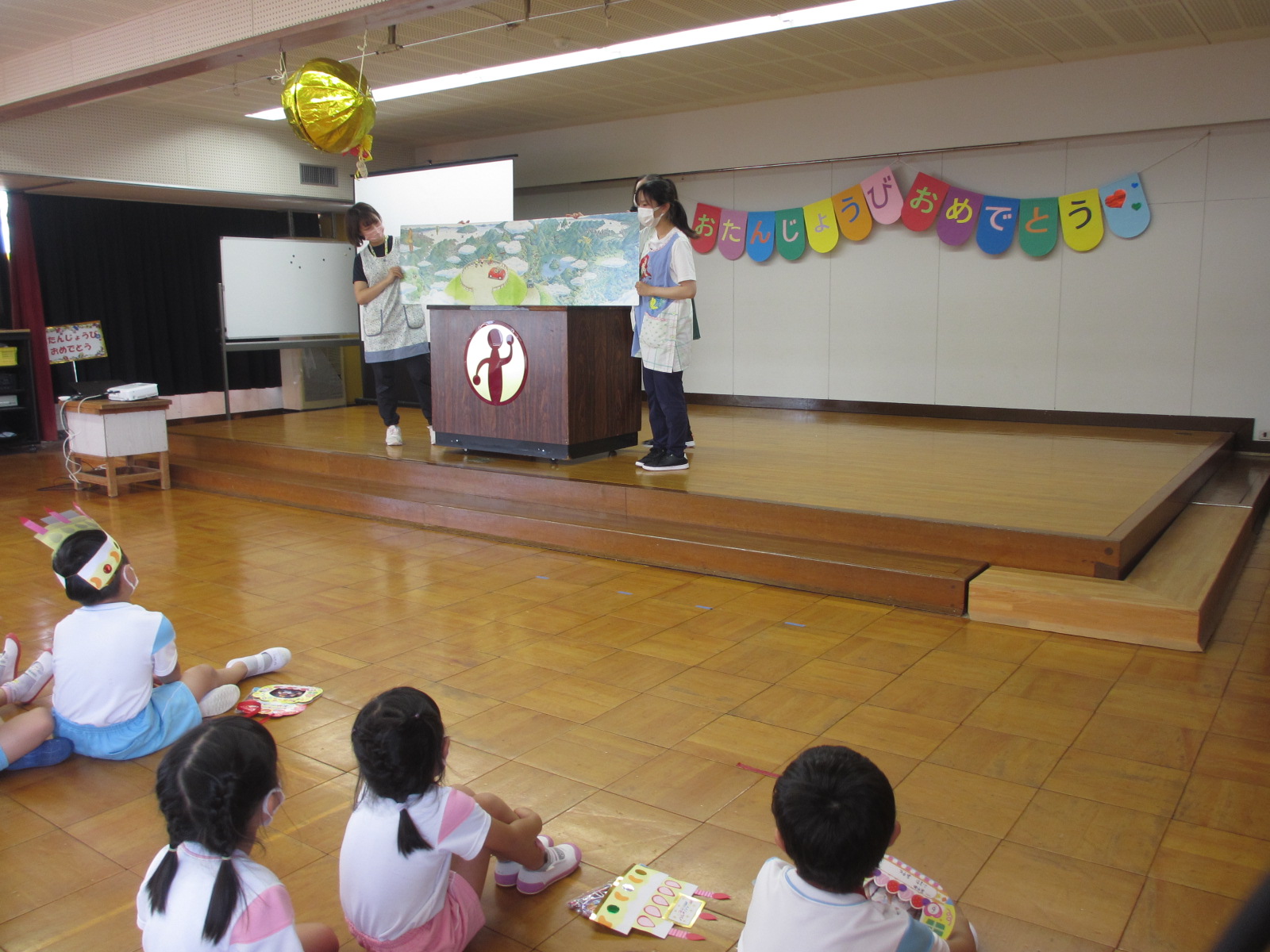 先生から読んでもらった大型絵本、今回はドライブに行こうのお話です。
お話も面白かったけど「大きくなるしかけ」に驚きましたね！