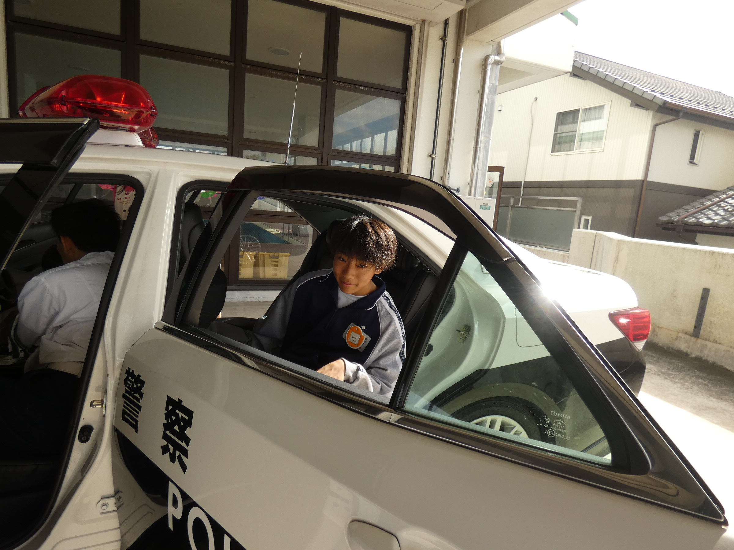 中学校のお兄さん先生も体験乗車！
