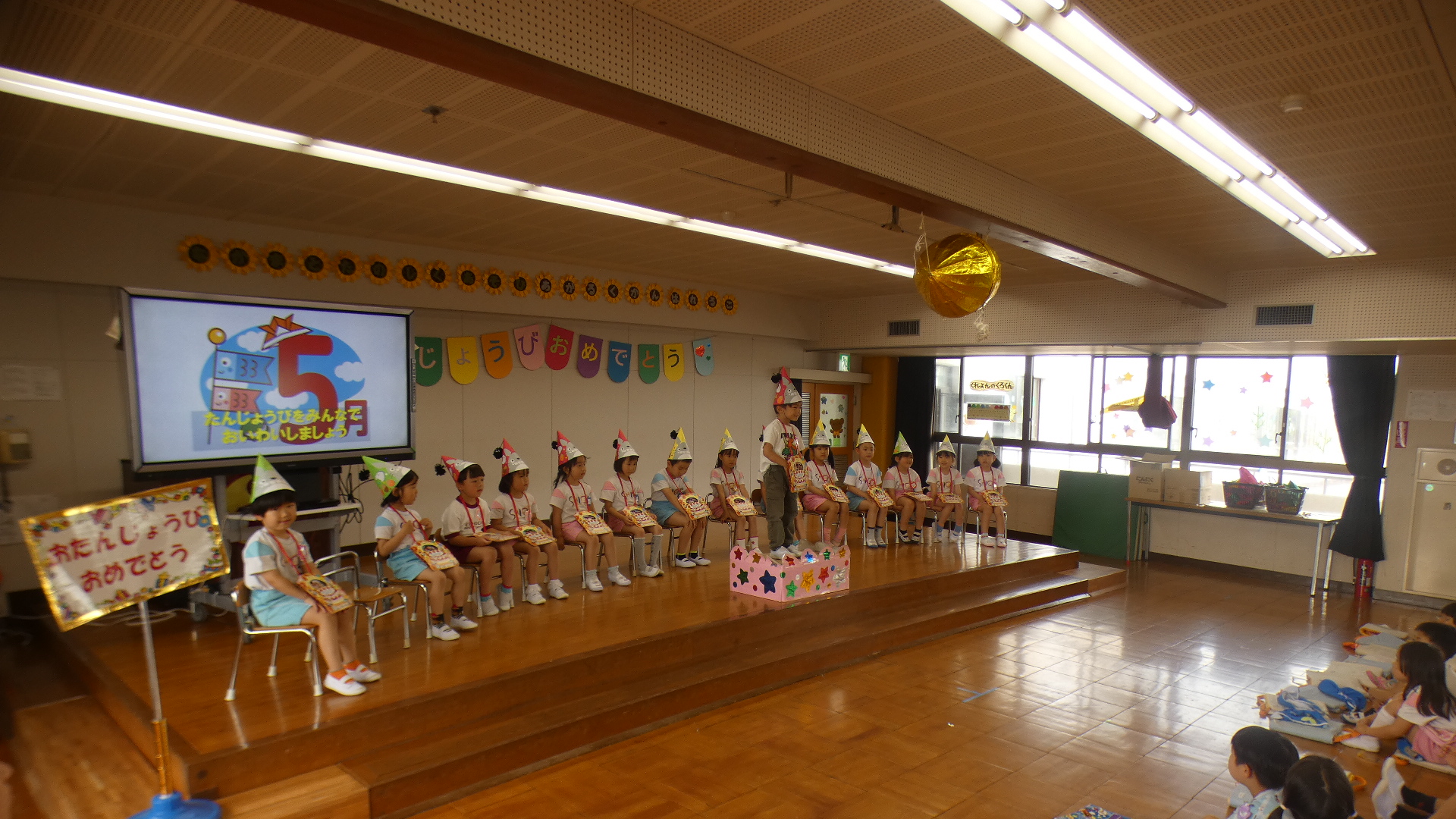 誕生日のお子さんの保護者の皆様、お子様が健やかに成長されておられる姿、心よりお祝いいたします。