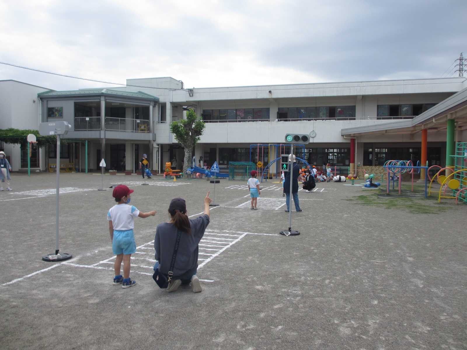 信号では左右確認以外にも前よし！後ろよし！も加えるようにと教えていただきました。
暑い中、ご協力いだきありがとうございました。