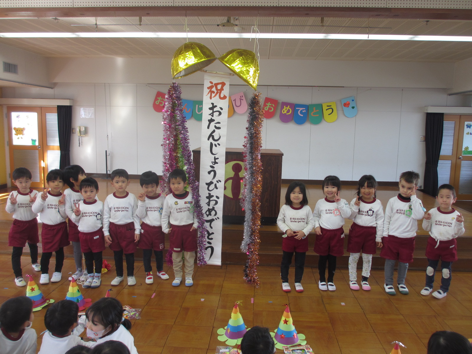 １２月生まれのお友だち(前回欠席）も一緒にお祝いしました。