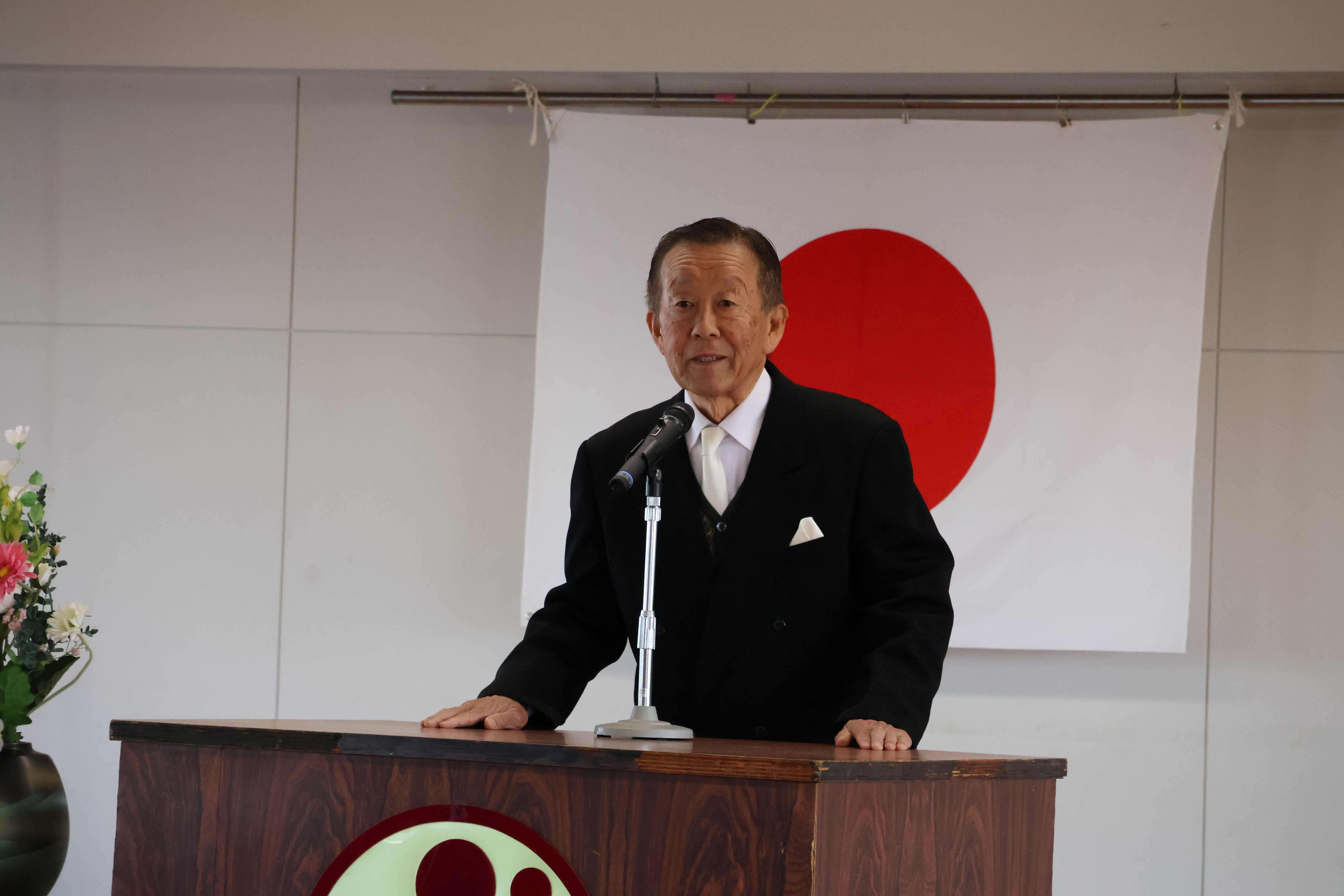 理事長先生にお祝いのお話をしていただきました。「８１年の歴史のある子苑第一幼稚園にご入園おめでとうございます☆彡」