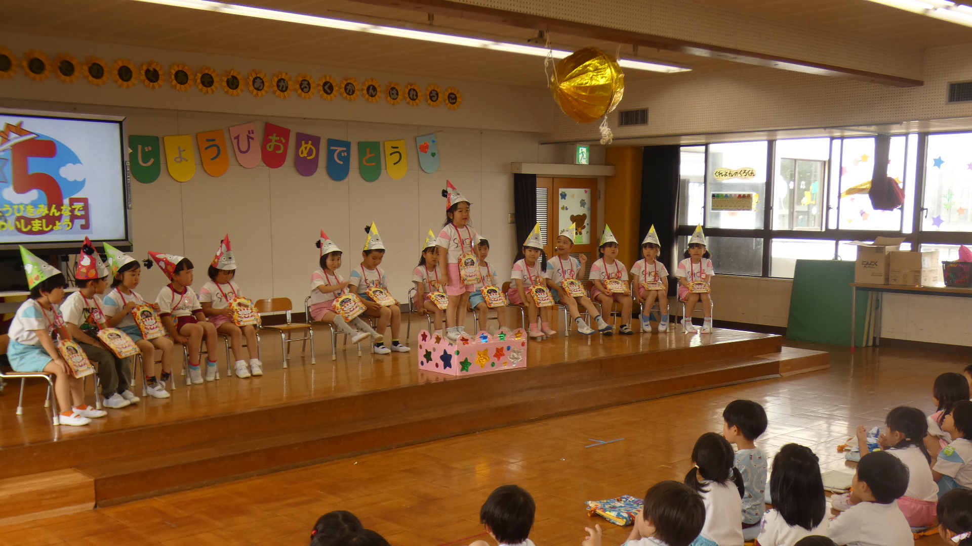 年中さんは「好きなもの」年長さんは「将来の夢」をスピーチ。