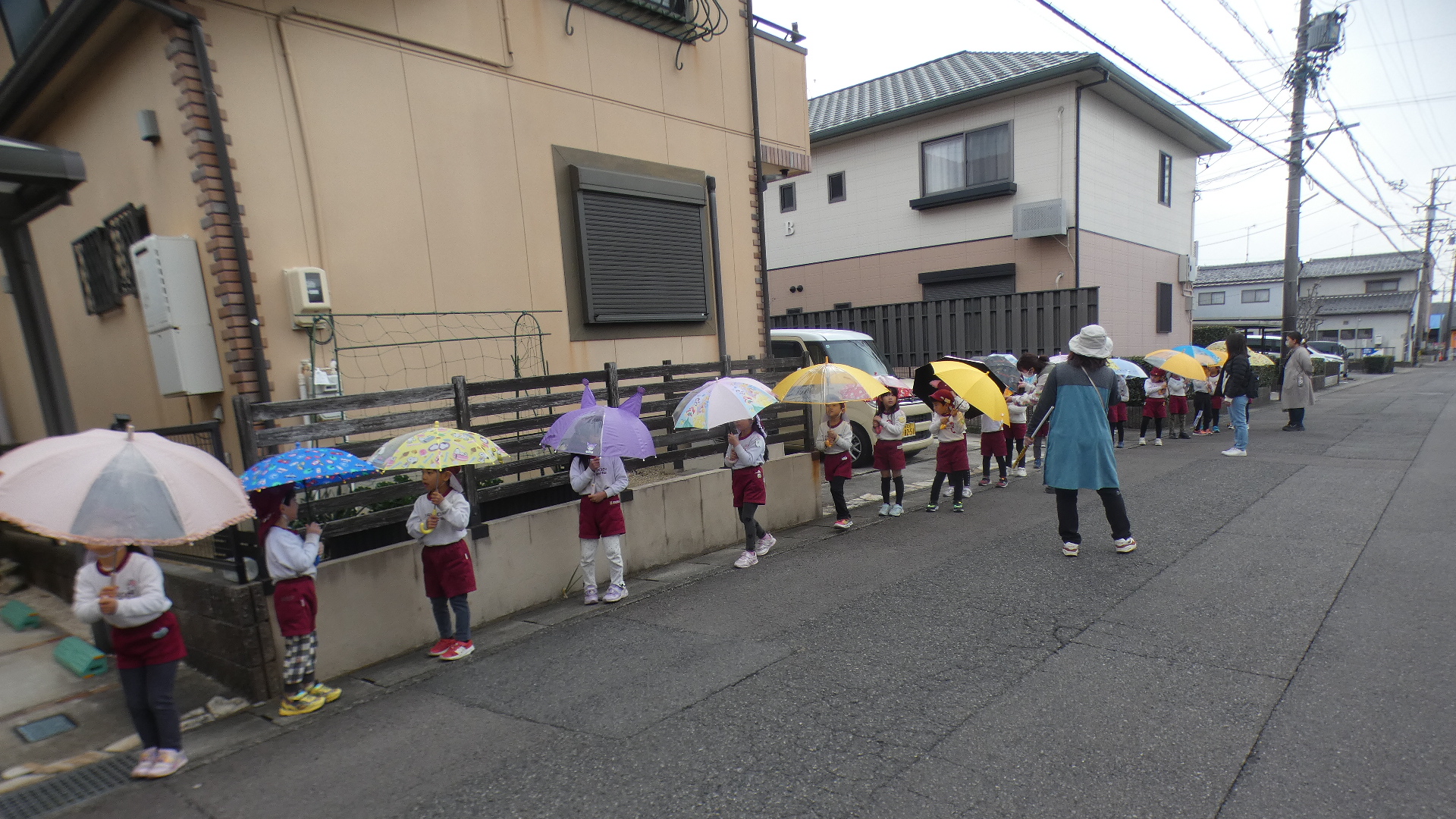 傘の扱い（振り回さない・先を人に向けない・前が見えるように交差点では持ち上げるなども学びました）